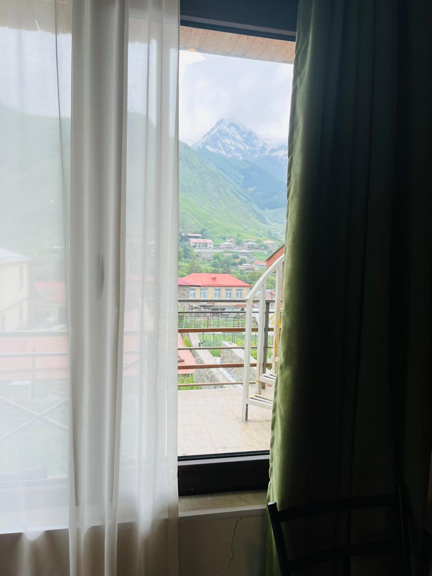 Soso Burduli'S Guesthouse Kazbegi Exterior foto